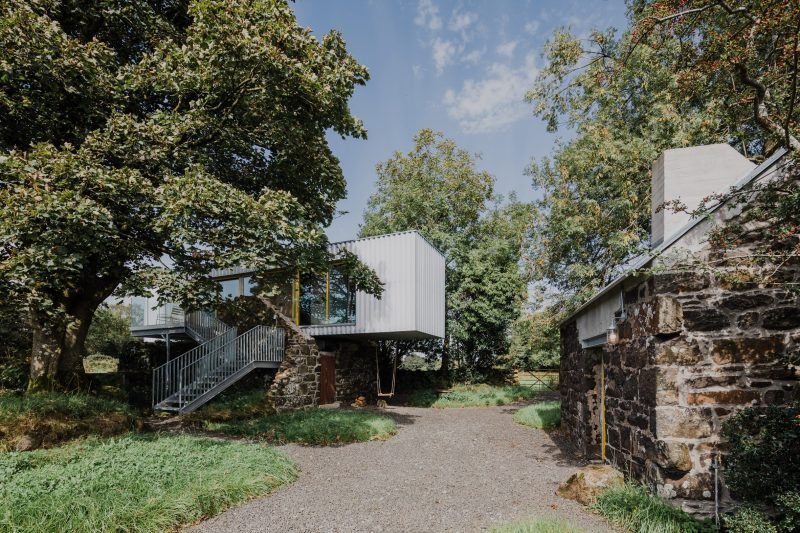 Barneys Ruins by Patrick Bradley: A Sustainable Shipping Container Home in Northern