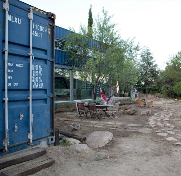 Casa El Tiemblo Shipping Container Home by James and Mau and Infiniski