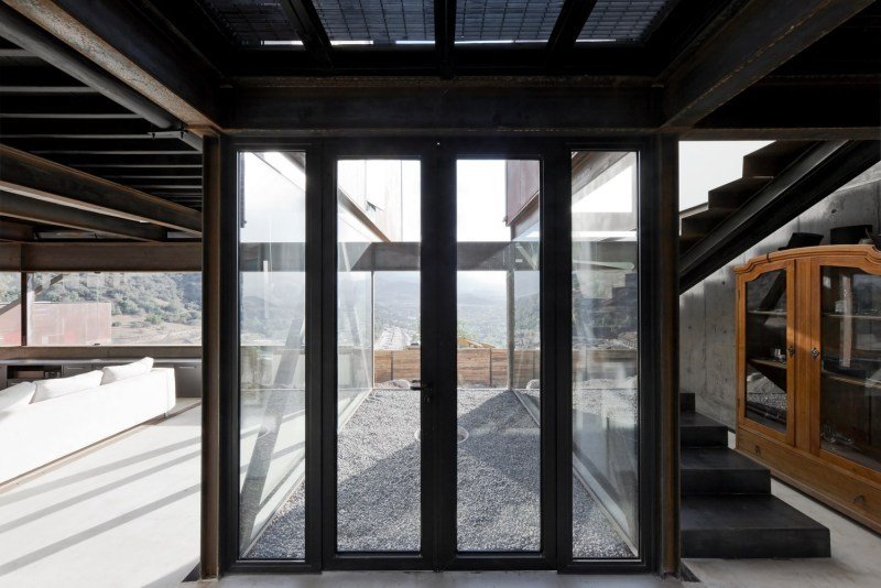 CATERPILLAR HOUSE - Shipping Eco Container Home