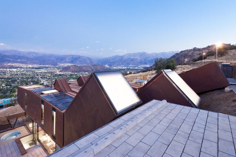 CATERPILLAR HOUSE - Shipping Eco Container Home
