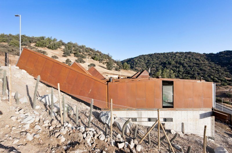 CATERPILLAR HOUSE - Shipping Eco Container Home