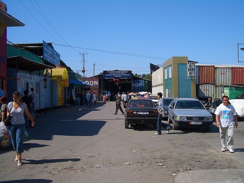 7,000 Shipping Containers Used to Create Bazaar in Kyrgyzstan