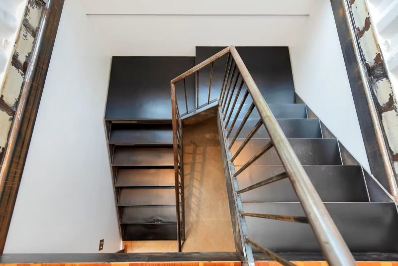 Adam Kalkin’s Shipping Container Home “Old Lady House” 2021