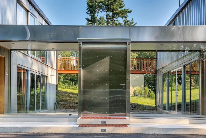 Adam Kalkin’s Shipping Container Home “Old Lady House” 2021