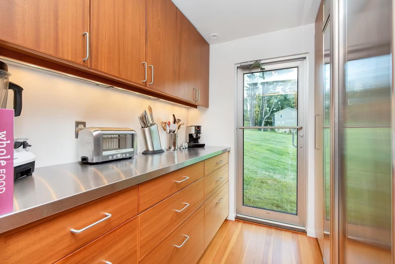 Adam Kalkin’s Shipping Container Home “Old Lady House” 2021