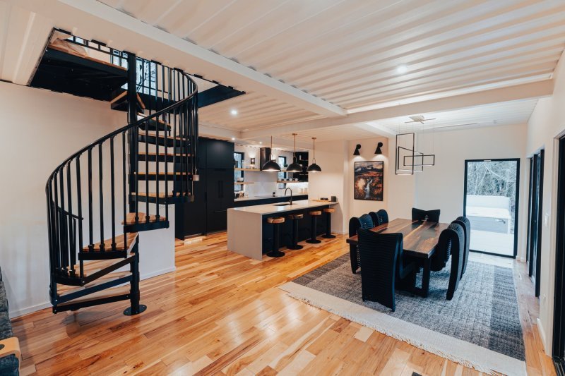 The Pacific Bin - Luxury Shipping Container Retreat - Sultan WA