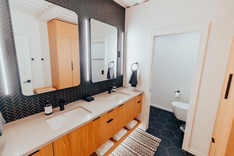 The Pacific Bin - Luxury Shipping Container Retreat - Sultan WA