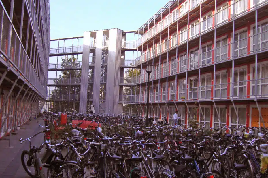 Keetwonen Amsterdam: Innovative Shipping Container Student Housing